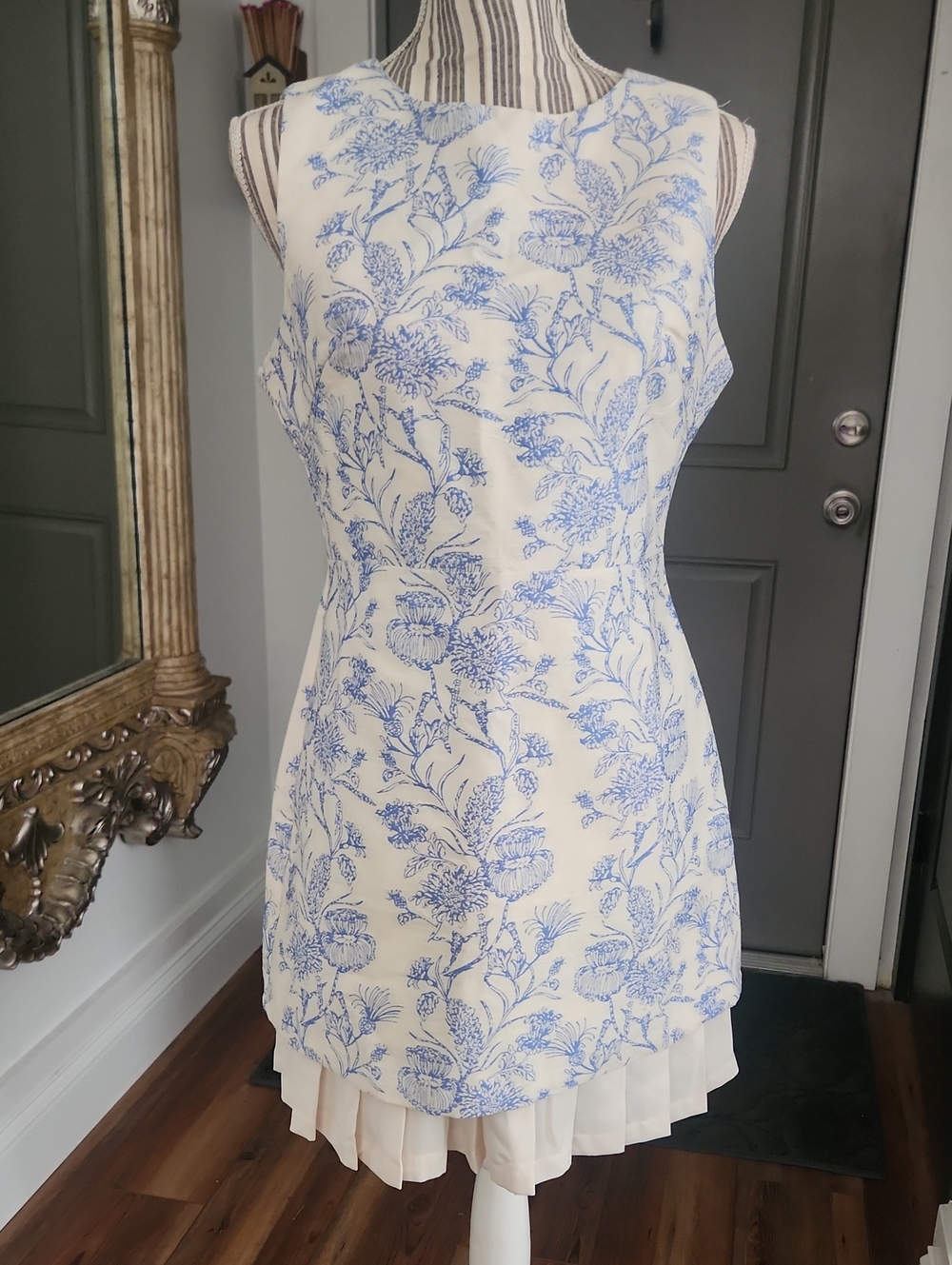 Commense Floral Printed Sleeveless Dress With Pleated Hem - Picture 4 of 8